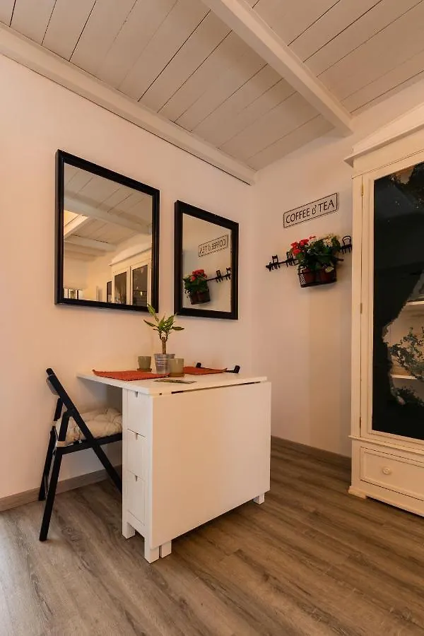 Elly Holiday House Palermo 0*,